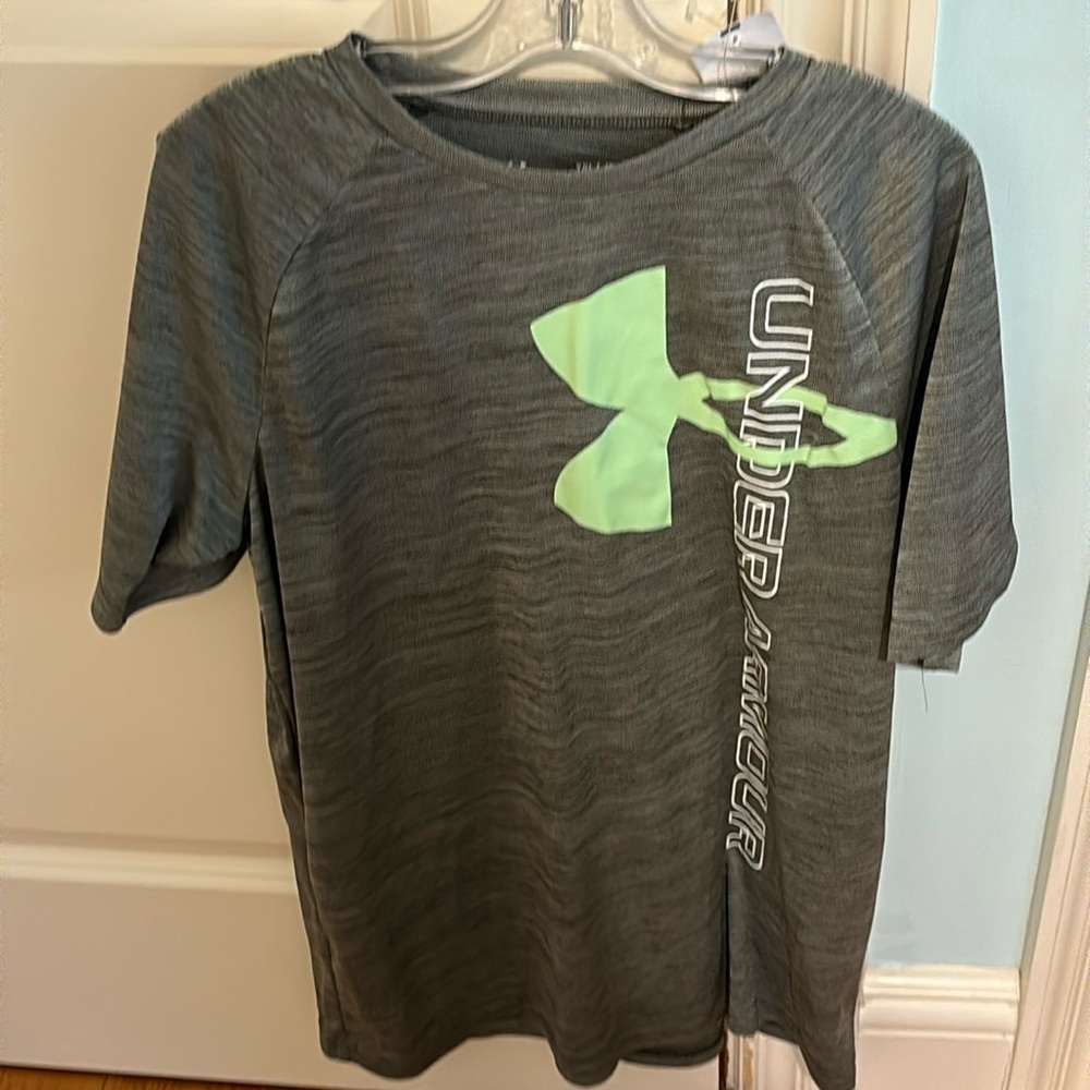 Under Armour boys T-shirt size xl